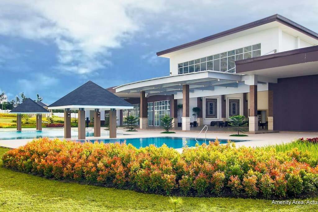Taal Lake View Wind Residences By Smco Tagaytay City Luaran gambar