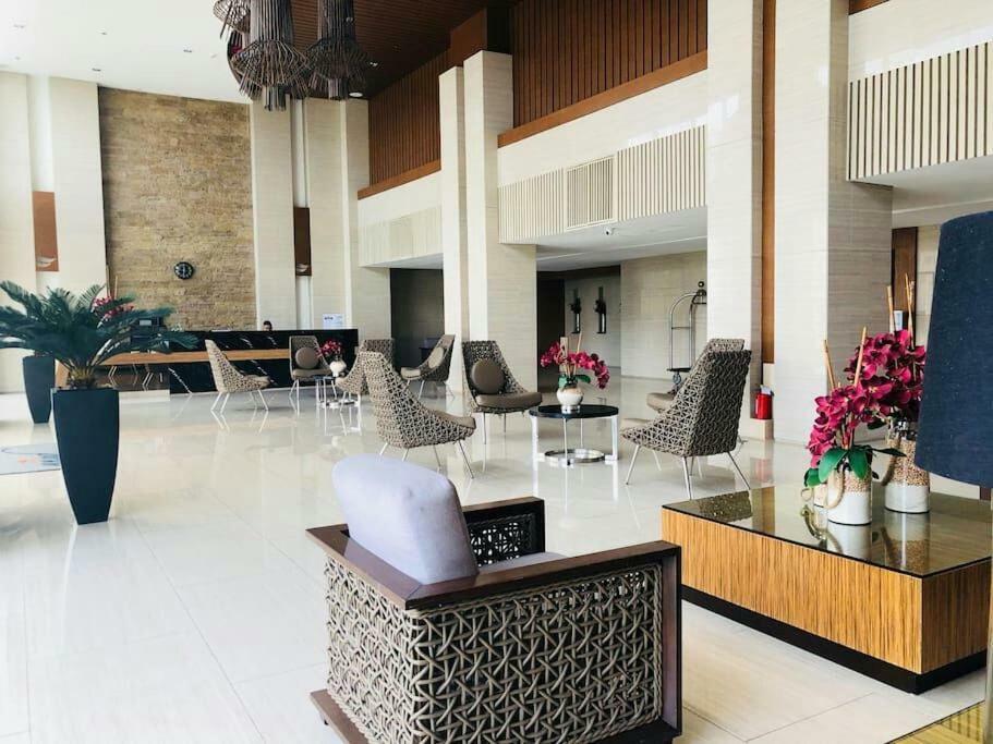 Taal Lake View Wind Residences By Smco Tagaytay City Luaran gambar